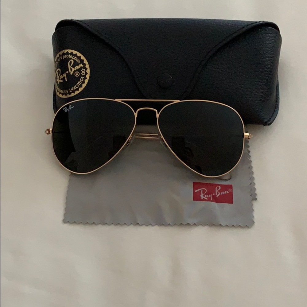 ✨SOLD Ray-Ban Aviator Classic Gold Frames✨